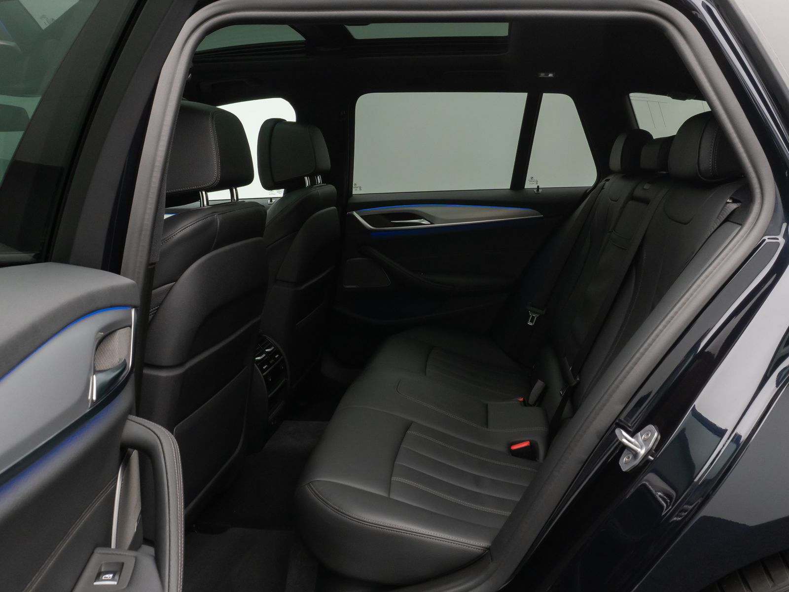 Fahrzeugabbildung BMW 530d xD M Sport Panorama Kamera HUD H/K Komfort