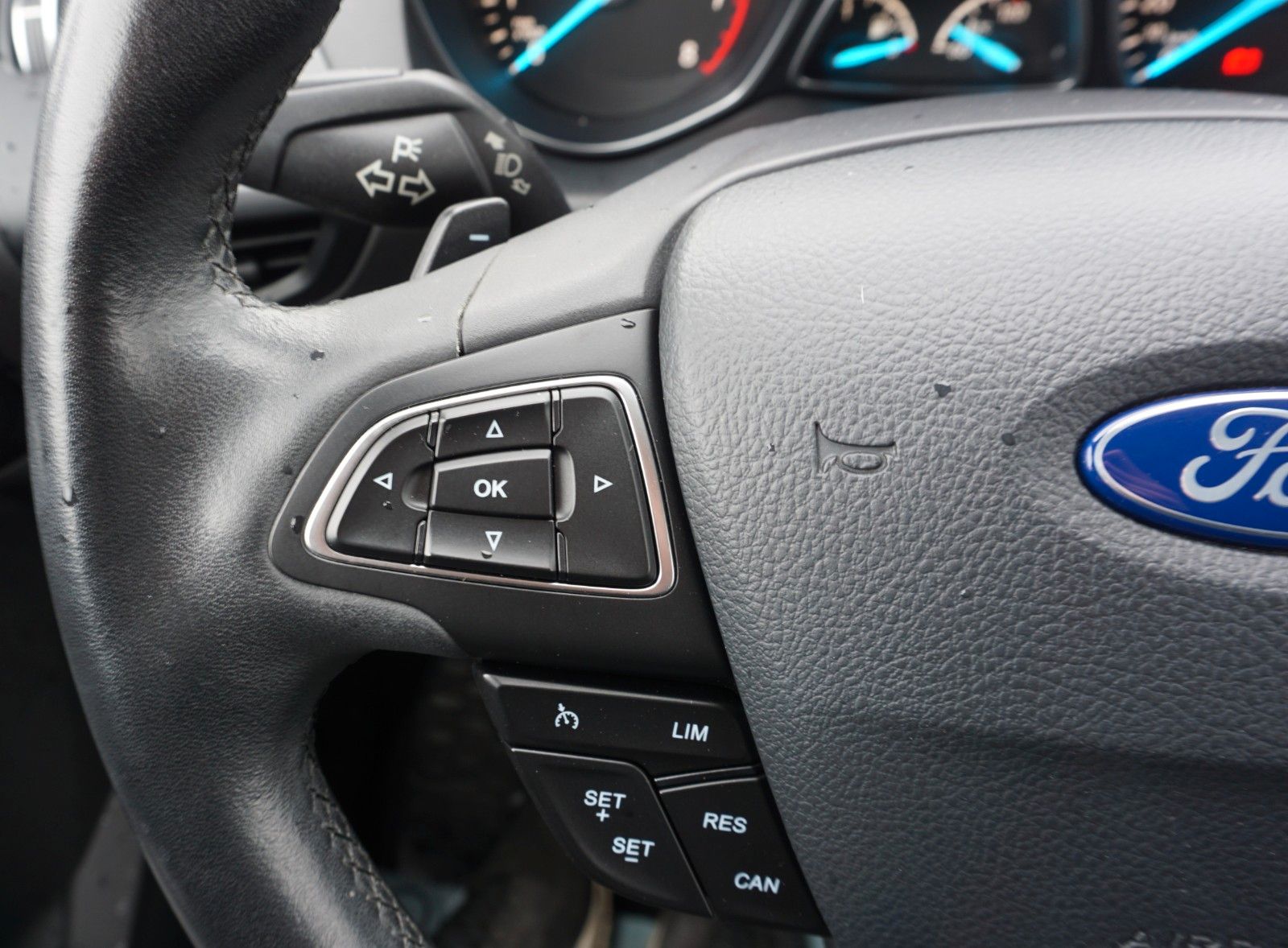 Fahrzeugabbildung Ford Kuga Titanium, Navi, Allrad, PDC, LED