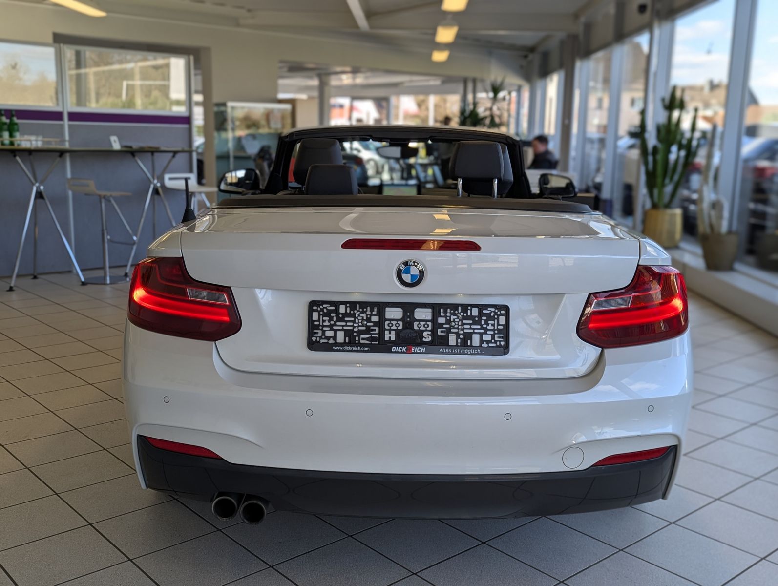 Fahrzeugabbildung BMW 220 d M-Sport-Paket Leder Bi-Xen Navi HiFi