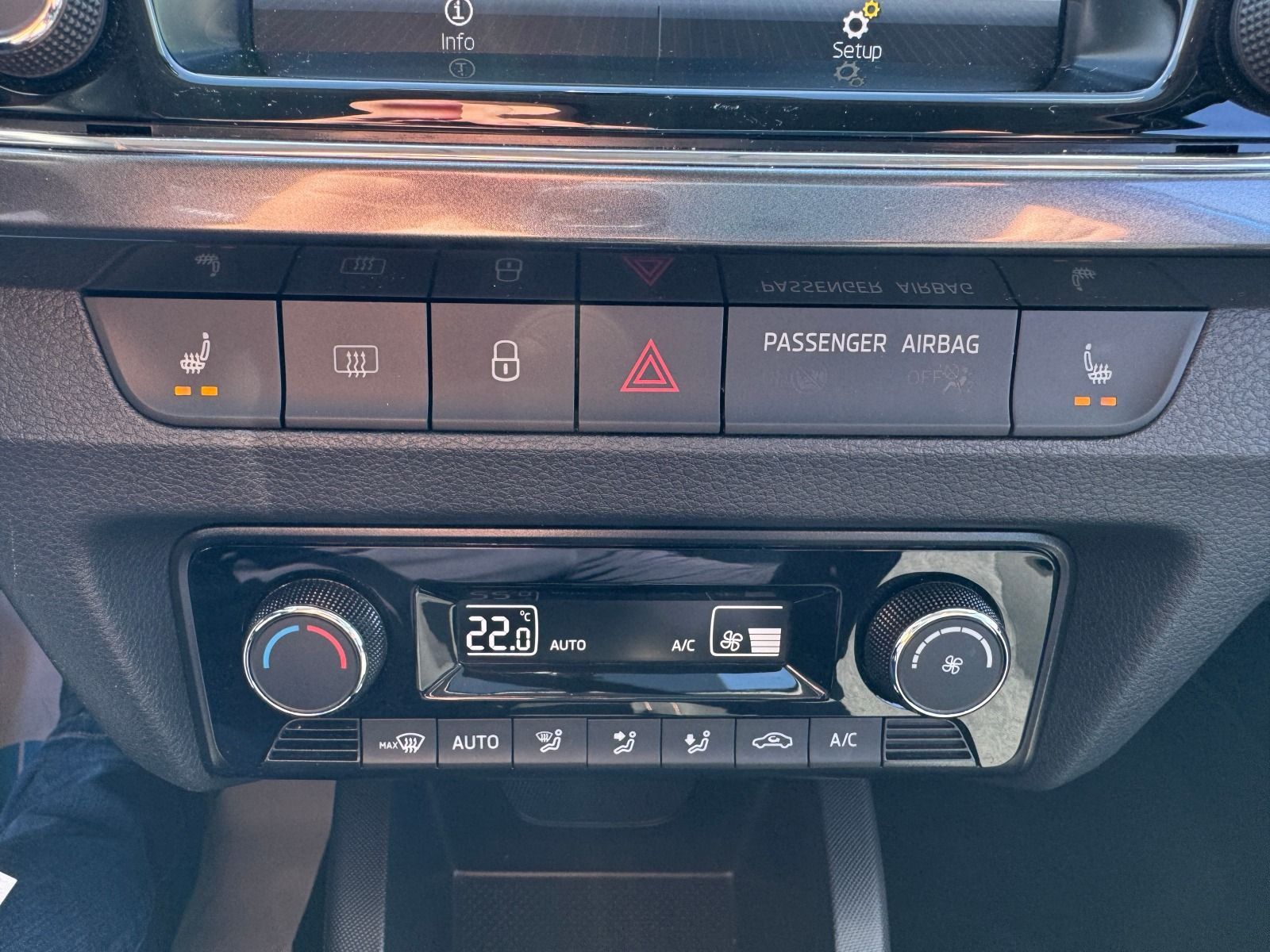 Fahrzeugabbildung SKODA Fabia Combi Best of 95PS DSG*AHK*LED*NAVI