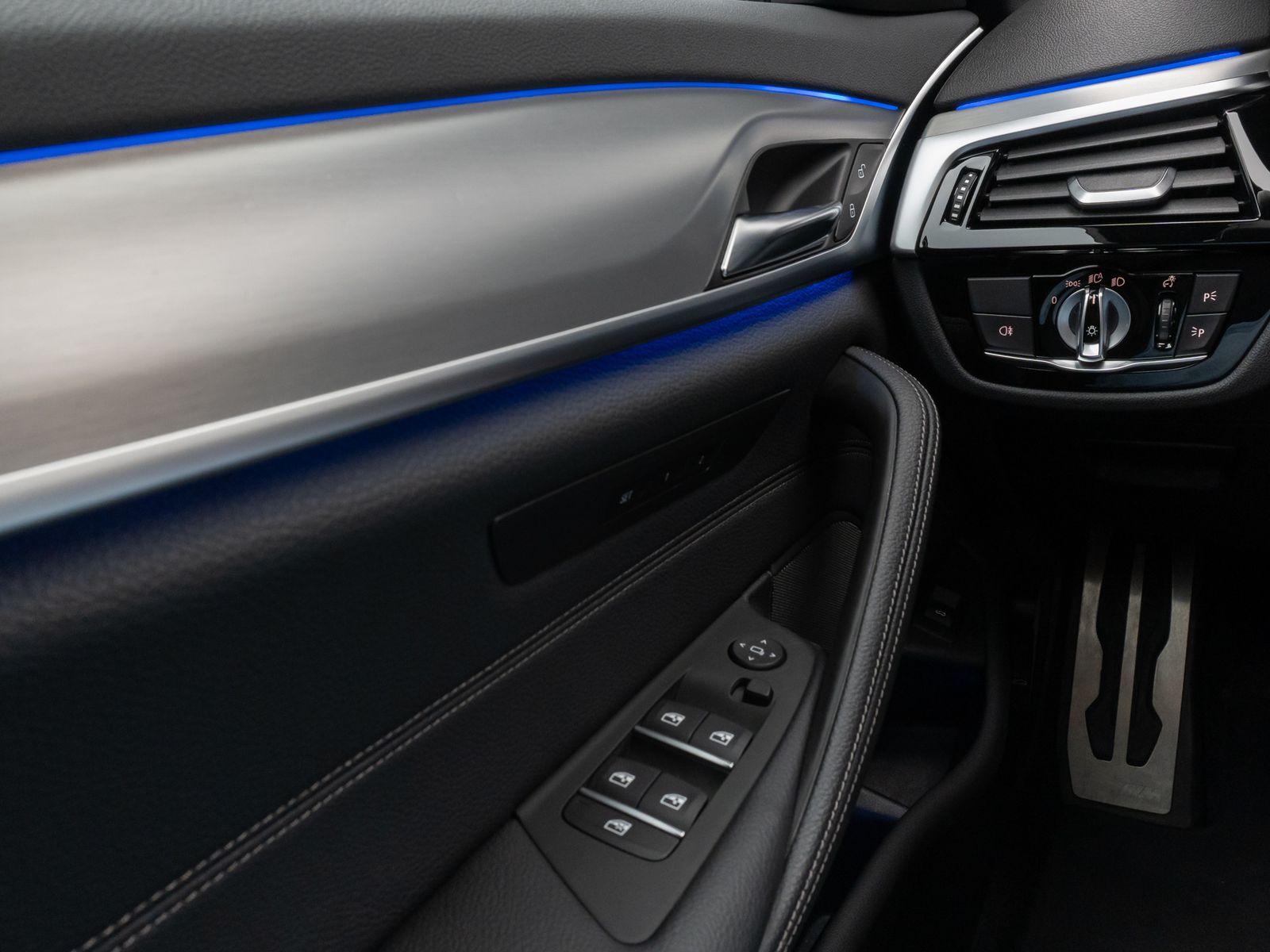 Fahrzeugabbildung BMW 540d  xD M Sport Kamera HUD DAB H/K Alarm 20Zoll