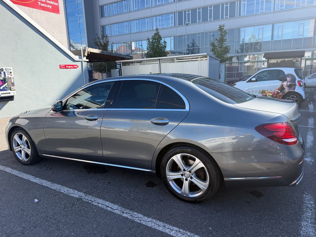 Image of Mercedes-Benz E 220