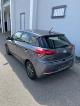 Hyundai i20 1.2 62kW YES! Sondermodel Top Zustand  - Hyundai i20: 1.6