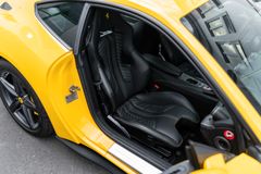 Fahrzeugabbildung Ferrari F12 Berlinetta Giallo Modena *MwSt./Scheckheft*