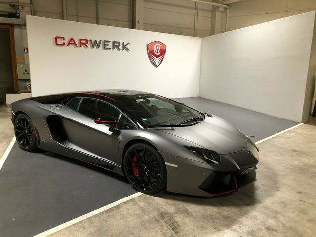LAMBORGHINI Aventador