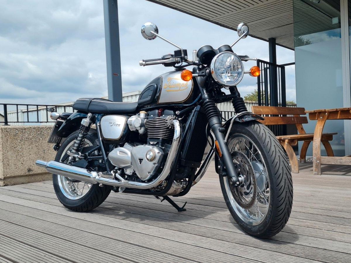 Triumph Bonneville T120 ICON nur 700km WIE NEU