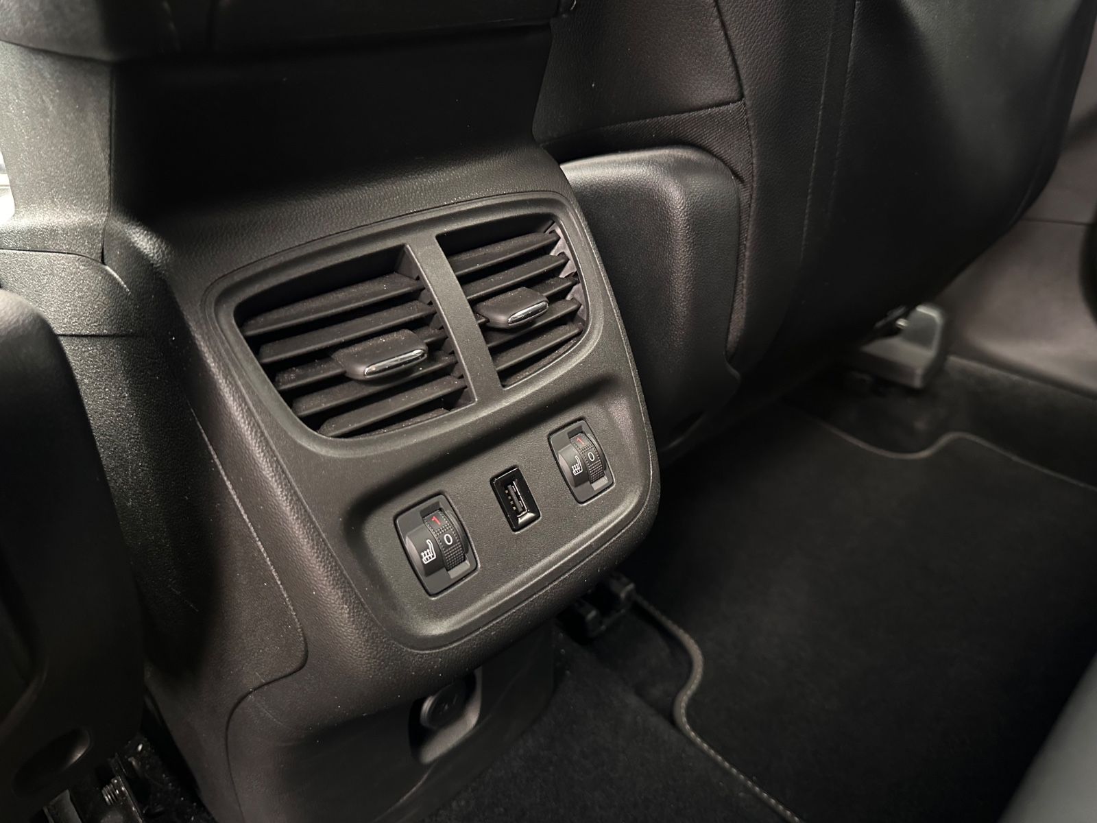 Fahrzeugabbildung Opel Grandland (X) 1.2 Turbo BiLED/AHK/Navi/360°/GJR