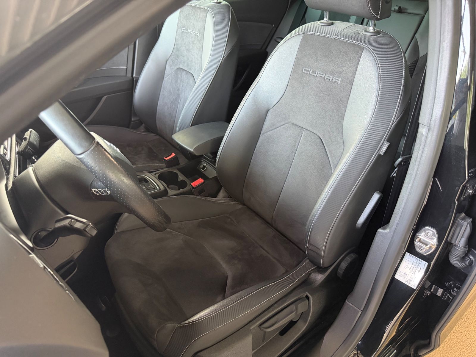 Fahrzeugabbildung SEAT Leon Cupra 300 * Schalter * 1.Hand*