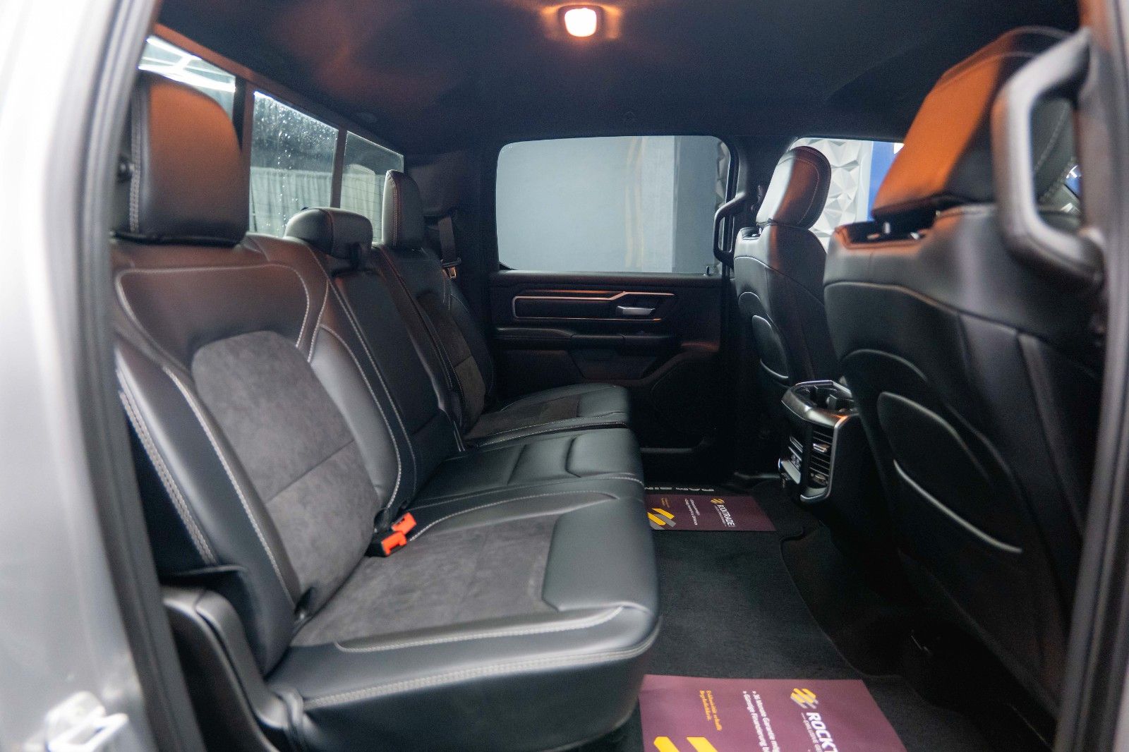 Fahrzeugabbildung Dodge RAM 5.7 V8 HEMI 4x4 OFFROAD Night-Paket *LED*