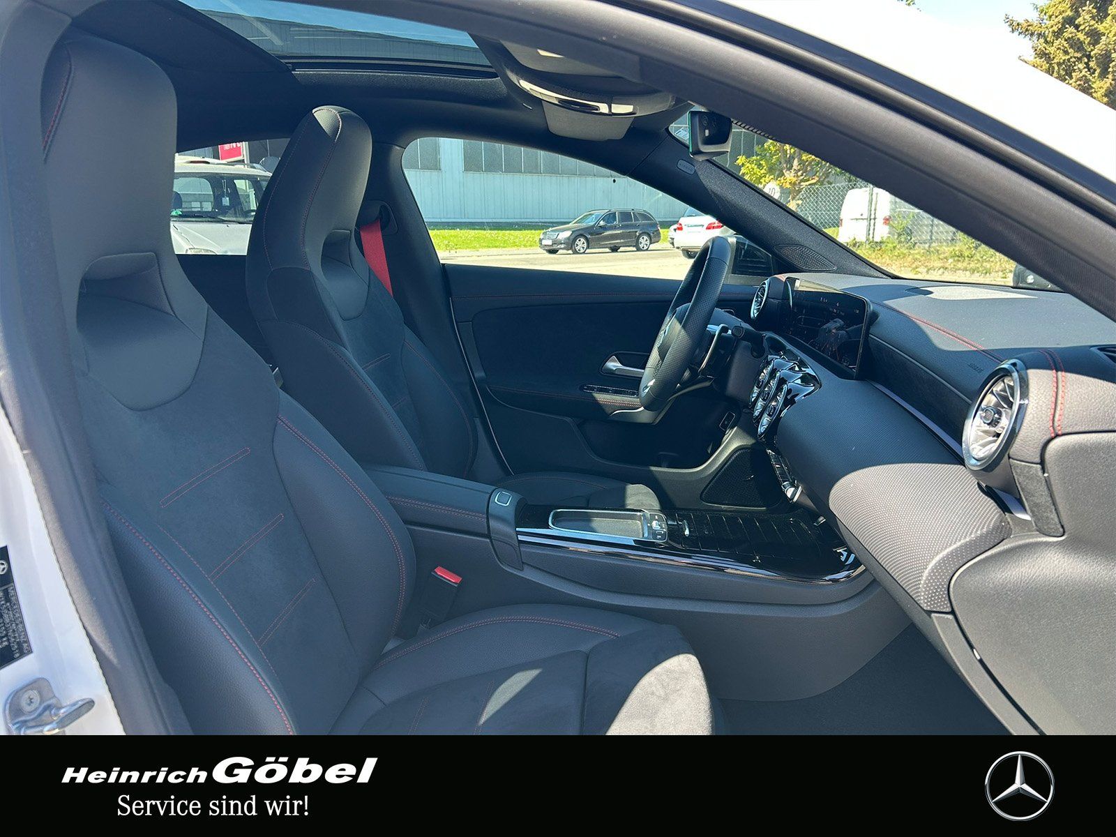 Fahrzeugabbildung Mercedes-Benz AMG CLA 35 4M AERODYNAMIK*STANDHEIZUNG*PANORAMA