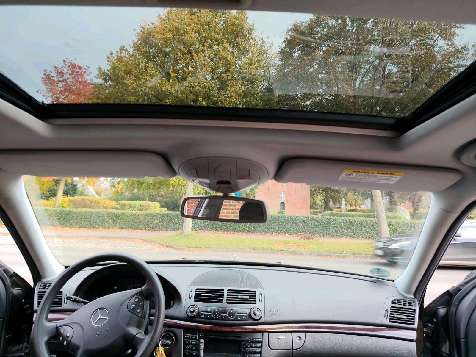 Mercedes-Benz E220 2004 — rear view