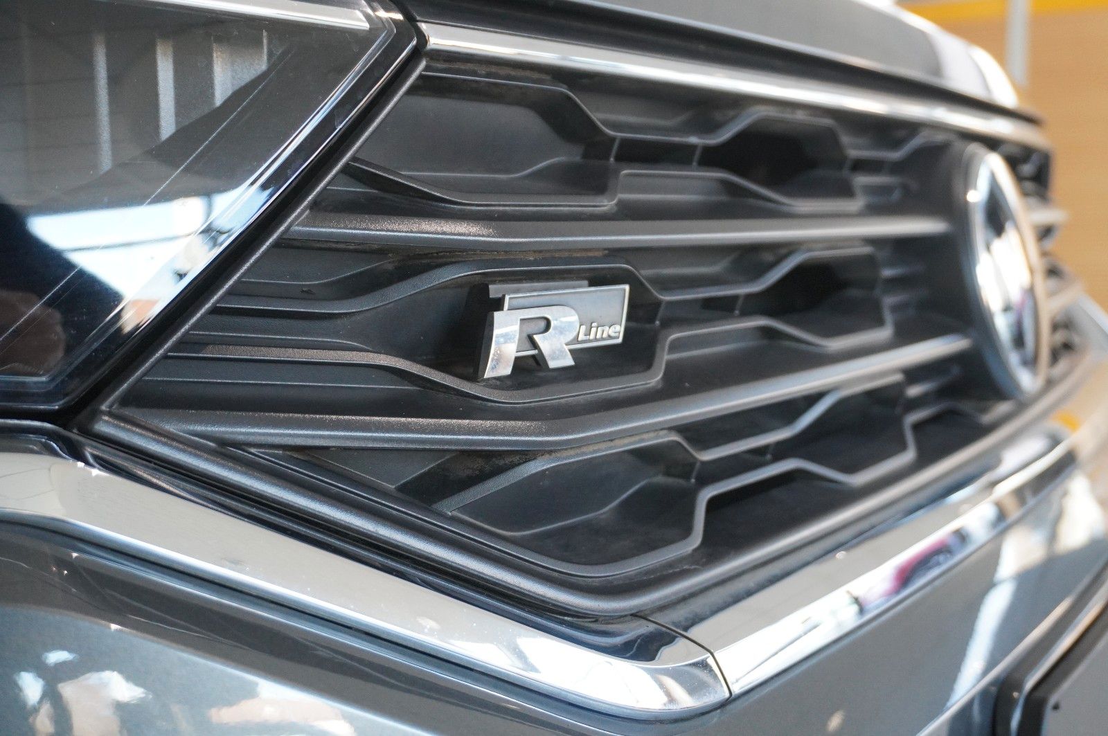 Fahrzeugabbildung Volkswagen T-Roc 1.5 TSI R-LINE SPORT NAVI/LED/KAMERA/VIRT.