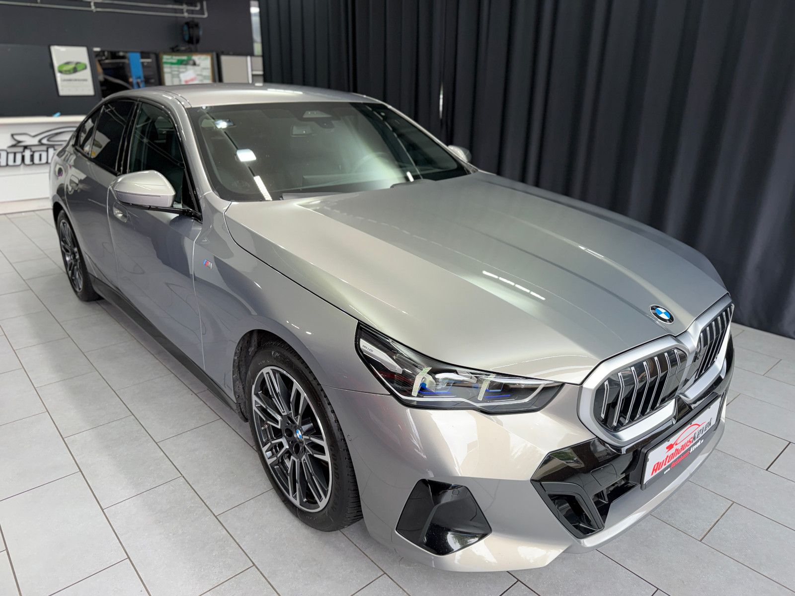 Fahrzeugabbildung BMW 520i M SPORT|H&K|360°|INDIVIDUAL|GESTIK|SHADOW