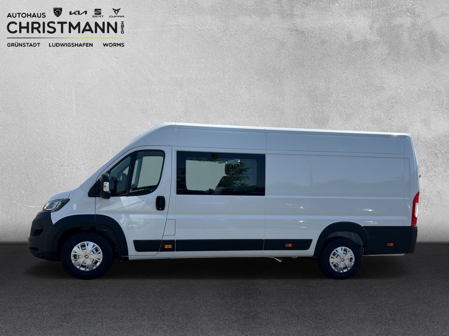 Fahrzeugabbildung Peugeot Boxer Kasten Hochraum 435 TwinCab L4H2 BlueHDi 1
