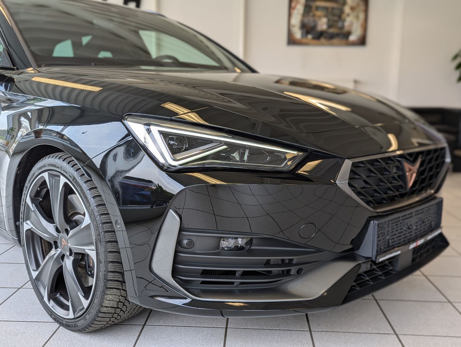 Fahrzeugabbildung CUPRA Leon 2.0 TSI VZ 4Drive Vision+ Matrix Pano ACC