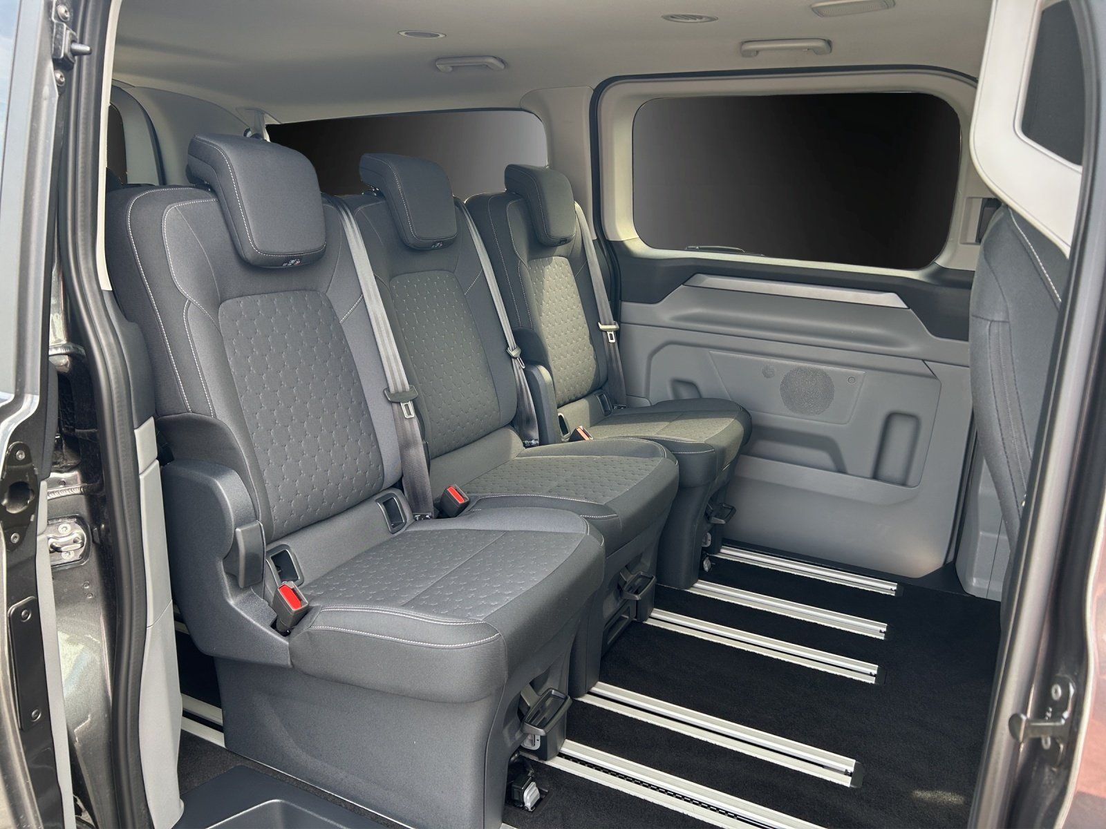 Fahrzeugabbildung Ford Tourneo Custom Titanium 320 L2 EcoBlue Automatik