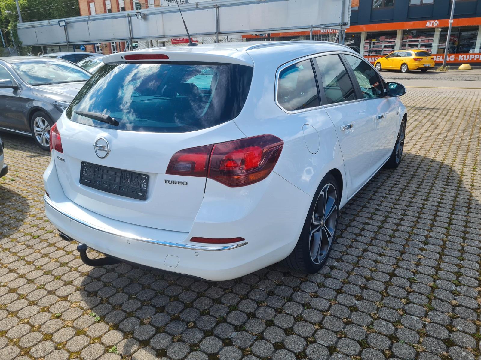 Opel Astra 2012 — photo 7