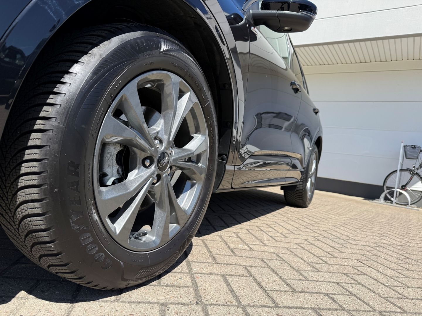 Fahrzeugabbildung Ford Kuga ST-Line X ACC LED Pano RFK Navi B&O AHK TWA