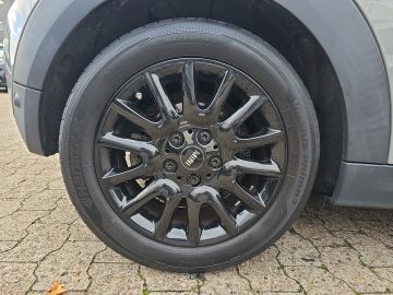 Bild 16 MINI One 1.5 LED Mehrzonenklima Fahrerprofil Ambiente