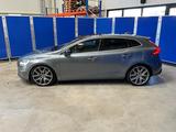 Volvo V40 D4 Momentum R Design Paket Aut. RFK/ACC/LED - scheckheftgepflegte Volvo V40