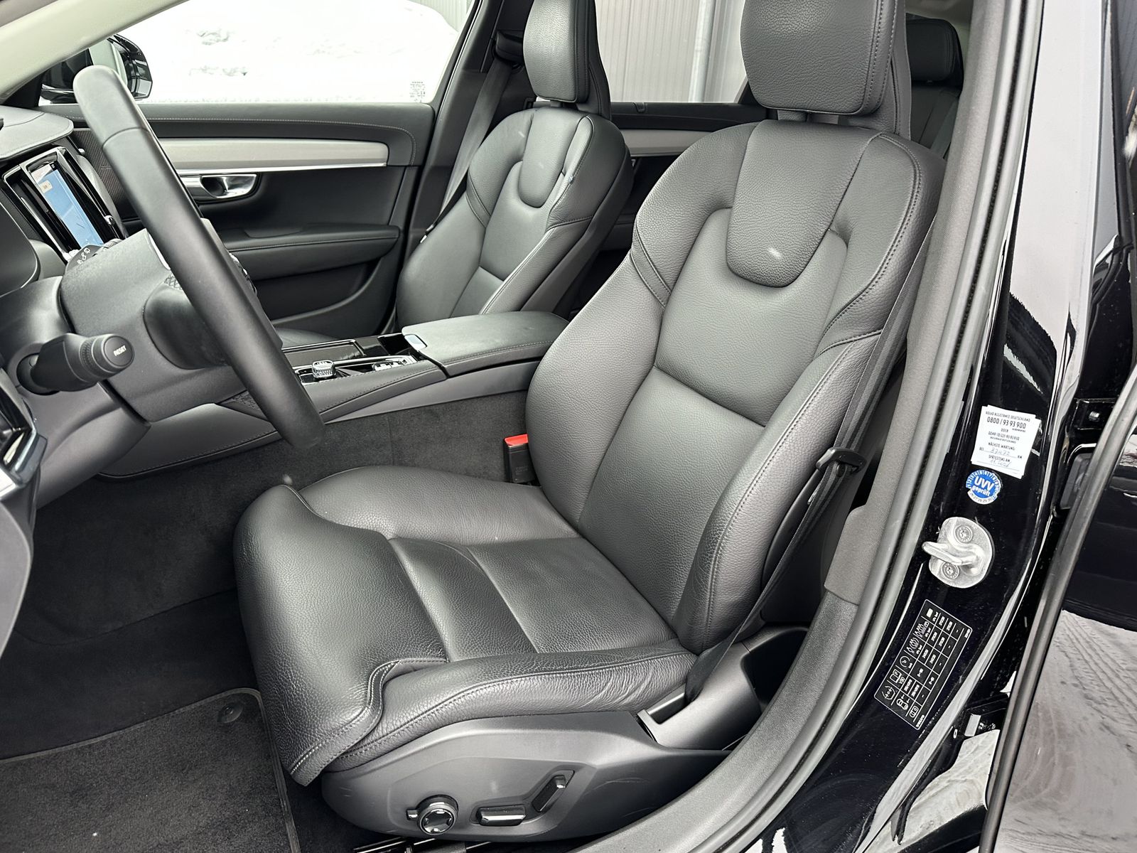 Fahrzeugabbildung Volvo V90 T6 AWD Plus Bright NAV+LED+360°+H&K+PANO+VC