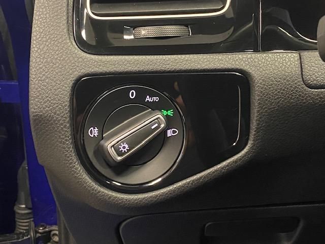 Fahrzeugabbildung Volkswagen Golf VII Variant 2.0 4Motion BMT R-Line+PANO+NAV