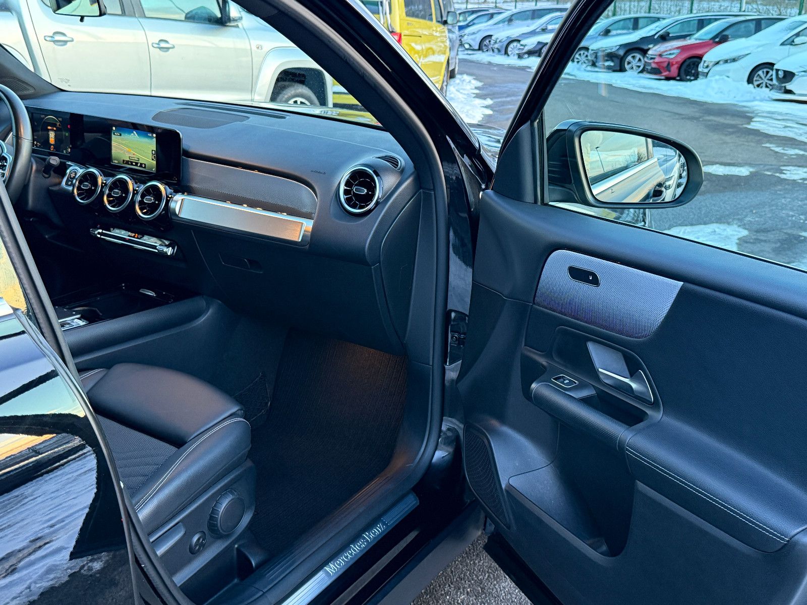 Fahrzeugabbildung Mercedes-Benz GLB 220d 4Matic Aut AHK DAB Navi Memory SHZ PDC