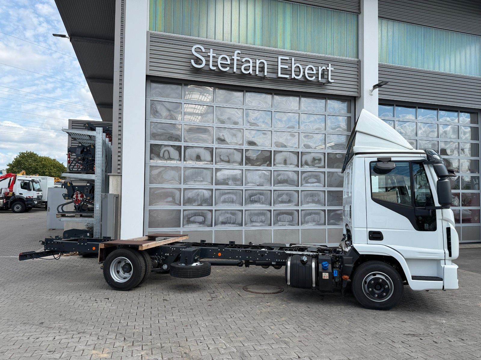 Fahrzeugabbildung Iveco Eurocargo ML80E21/P AHK Klima 3 Sitze Spoiler