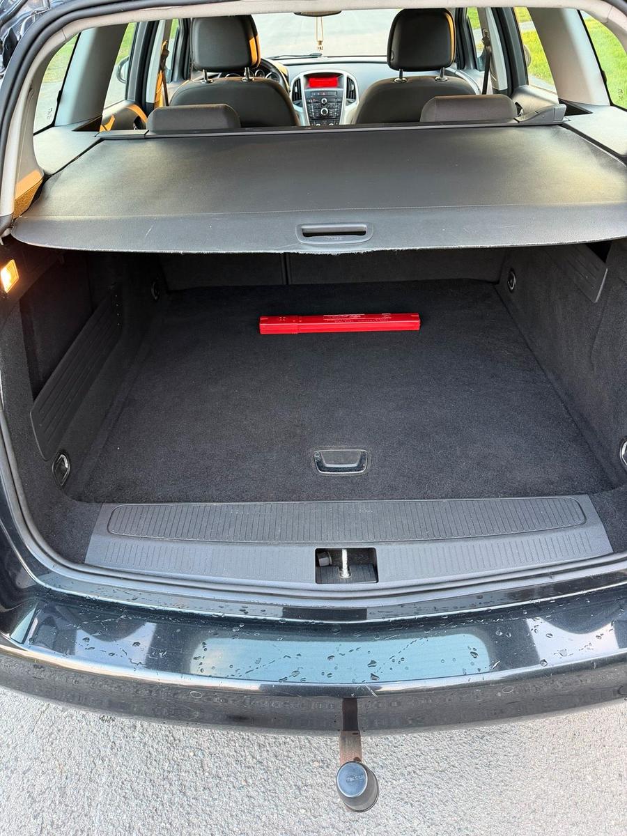 Opel Astra 2012 — photo 8