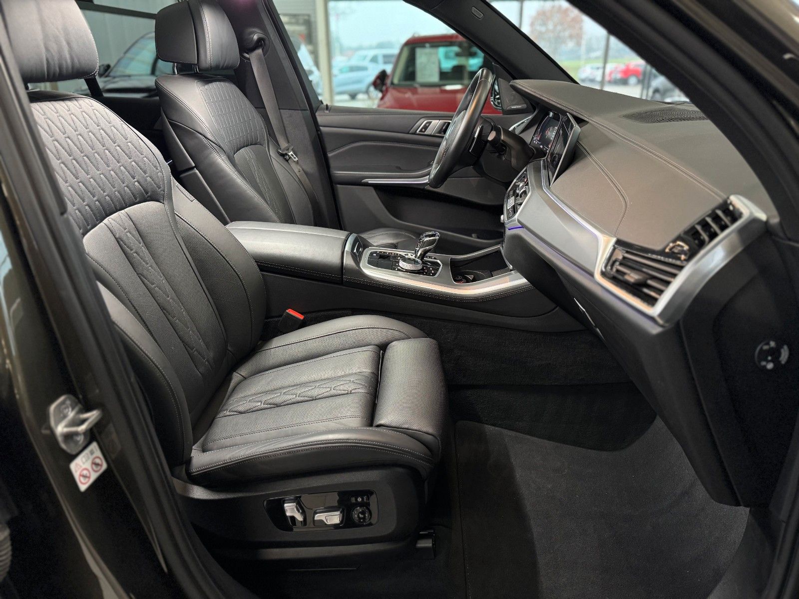 Fahrzeugabbildung BMW X5 xDrive 30d M-Sport "Driving As. Professional"