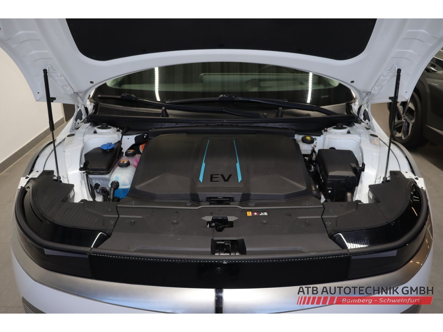 Fahrzeugabbildung Hyundai IONIQ 5 UNIQ 72,6 kWh 4WD 91,9% SOH HUD Navi Sou