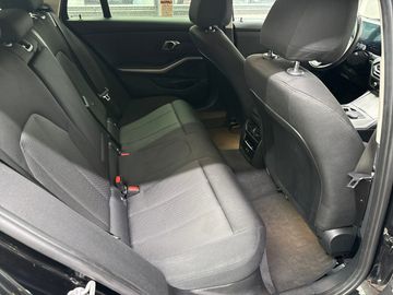 BMW 318i Touring Head-Up DAB LED RFK Tempomat Shz