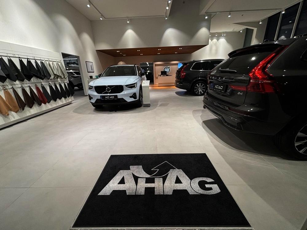 showroom-image-top