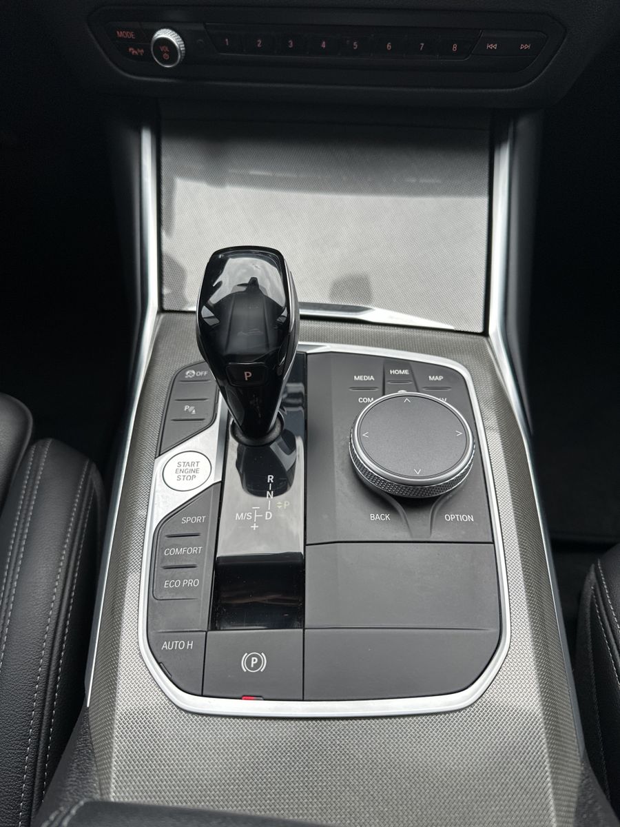 Fahrzeugabbildung BMW 320d Touring Sport-Line NAV+LASER+KAMERA+HUD+SHZ