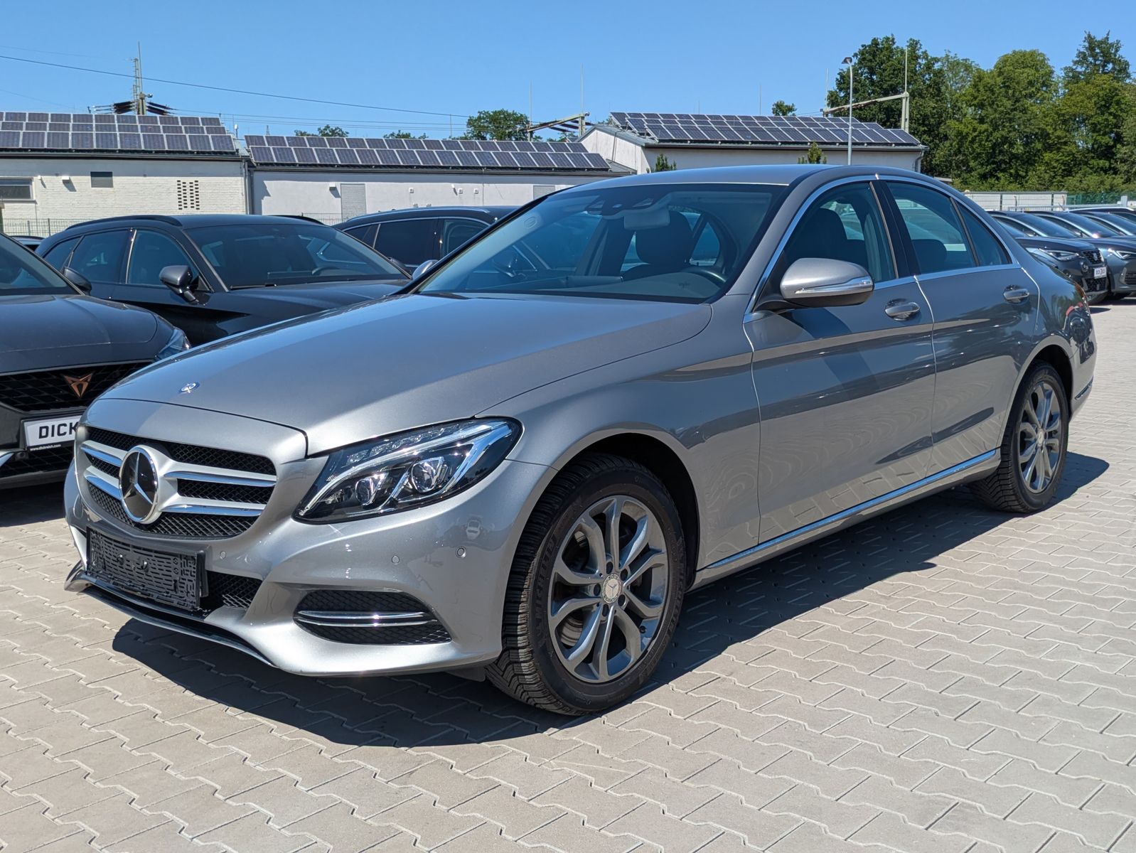 Illustration du véhicule Mercedes-Benz C 250 d BlueTec AVANTGARDE 4Matic ACC/KAM/LED