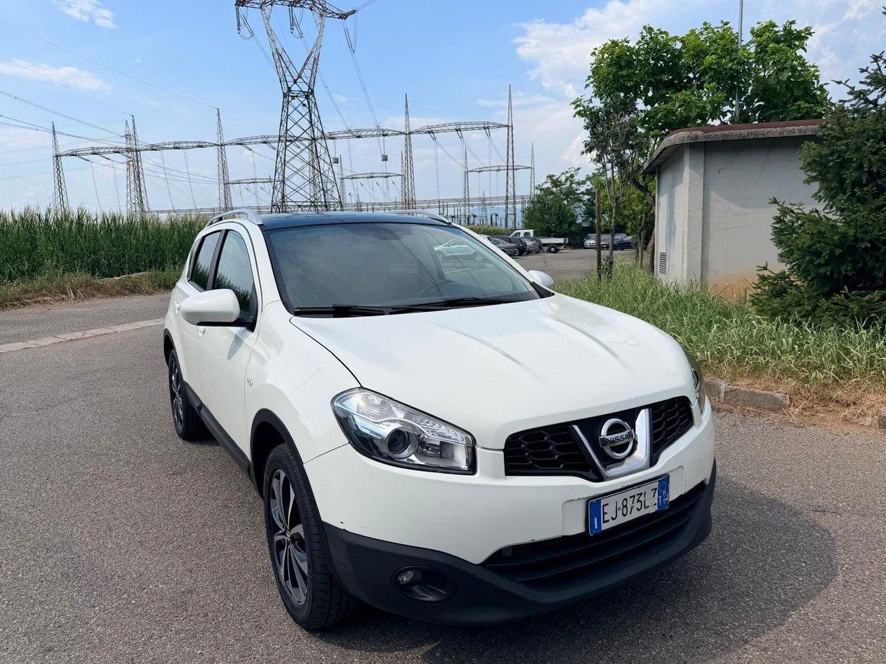 Nissan Qashqai+2 2011 — interior