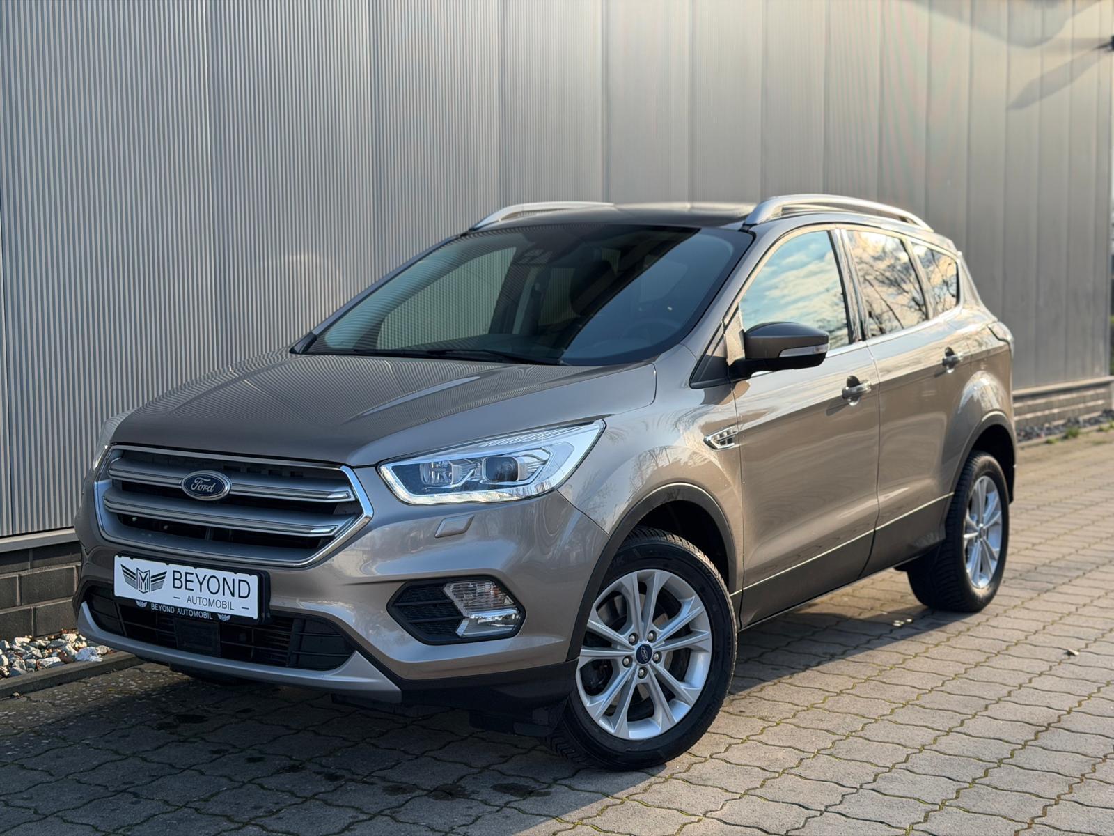 Ford Kuga*4x4*Titanium*AHK*ACC*Pano*Bi-Xen*Sony*TOP