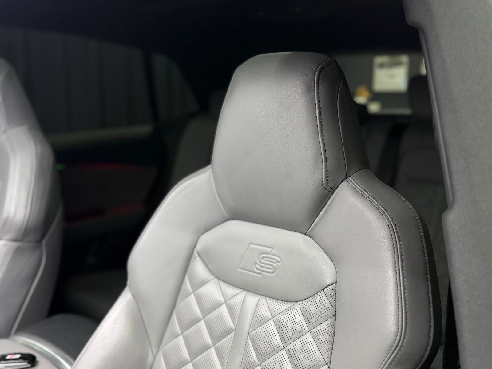 Fahrzeugabbildung Audi SQ8 4.0 TDI quattro|3D BANG&OLUFSEN|RS-SITZE|AHK