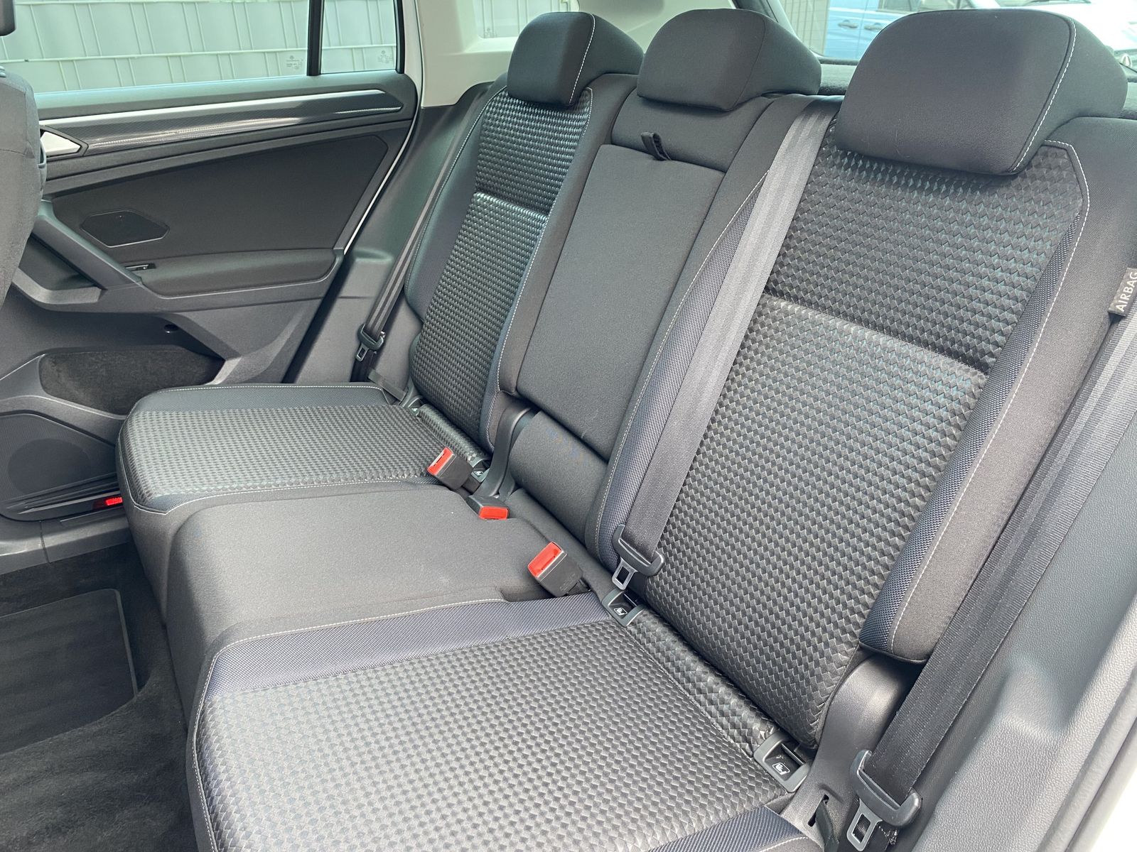 Fahrzeugabbildung Volkswagen Tiguan 1.5 TSI DSG United NAV+LED+AHK+PANO+360°