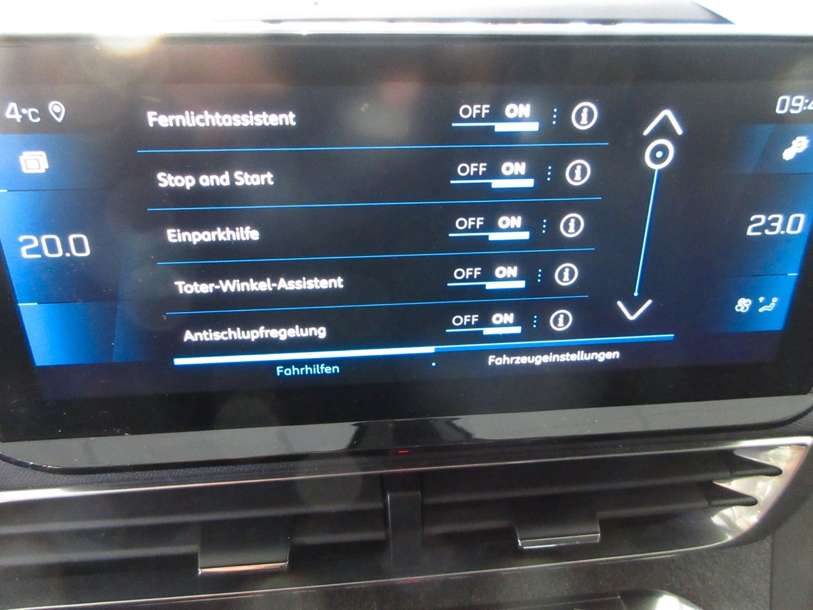 Fahrzeugabbildung Peugeot 5008 Allure 1.2T LED/NAVI/AHK/R´CAM/BLIS