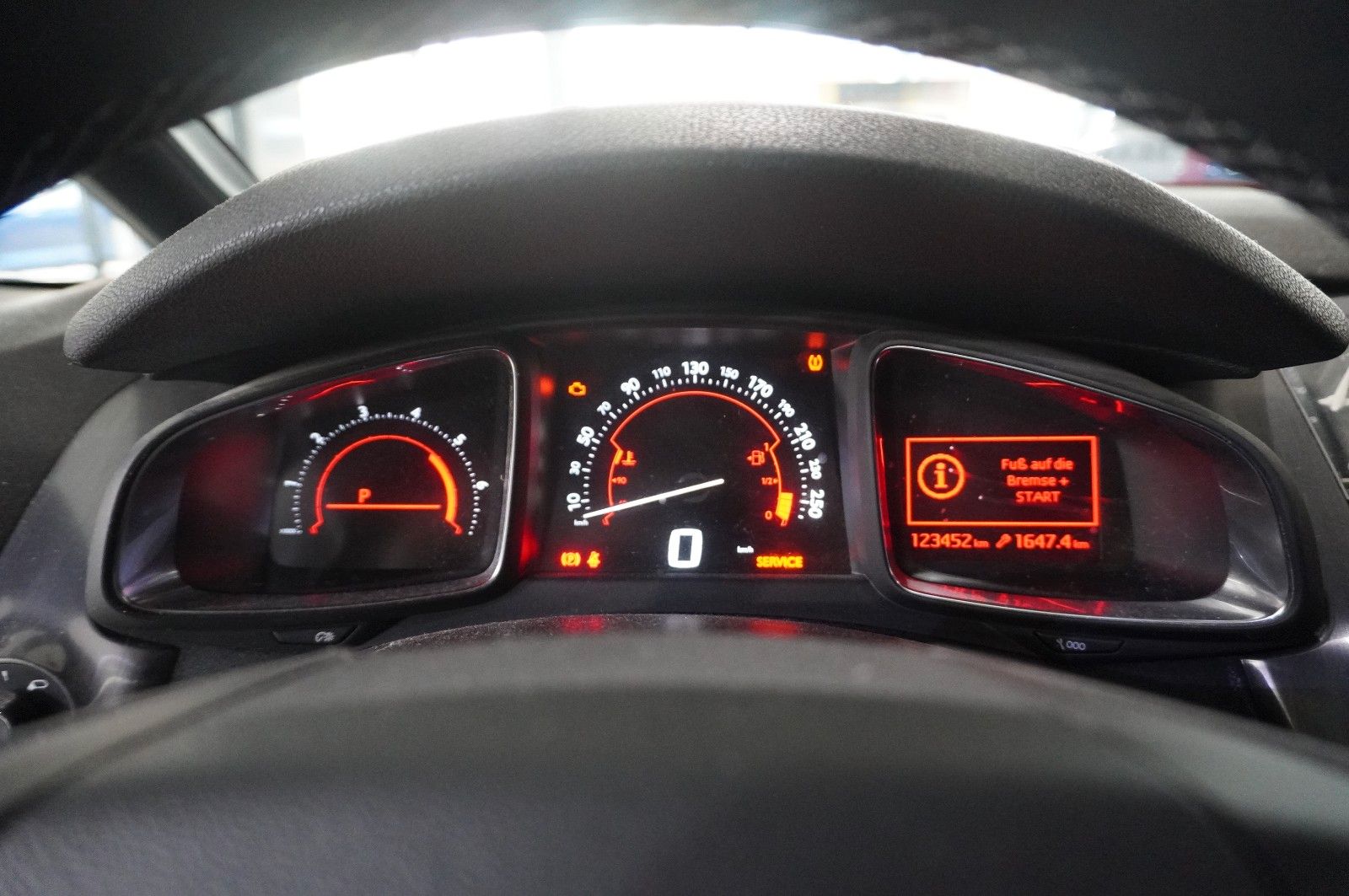 Fahrzeugabbildung DS Automobiles DS5 Lim. 2.0D NAVI/LED/KAMERA/HUD/SPORT/SH/DAB+
