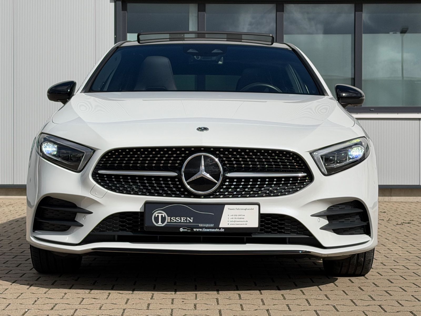 Mercedes-Benz A 250 e AMG Pano Burme Night Memory MBeam ACC imagem 2