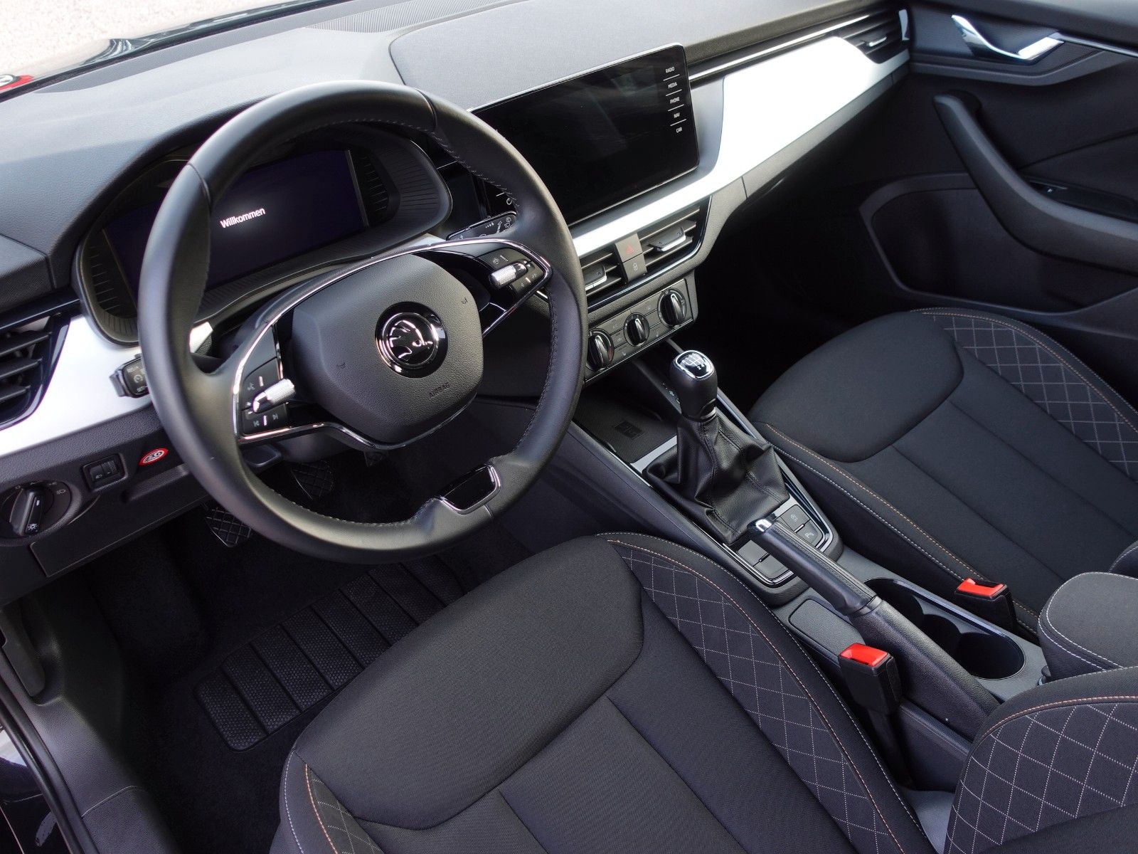 Fahrzeugabbildung SKODA Scala 1.0 TSI 81kW Ambition Business/LED/Navi/..