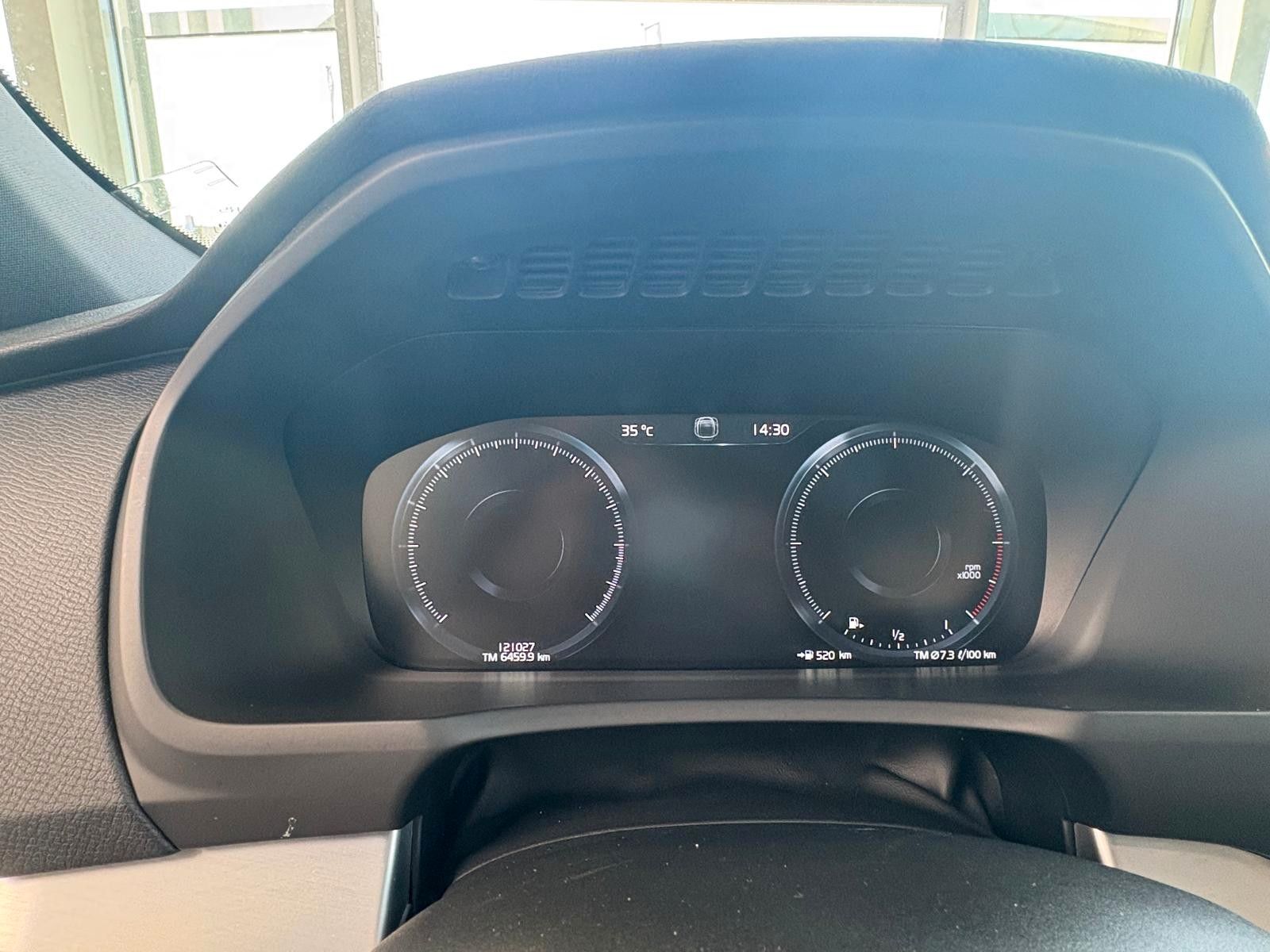 Fahrzeugabbildung Volvo XC 90 XC90 Momentum 2WD 7 sitze volleder, acc