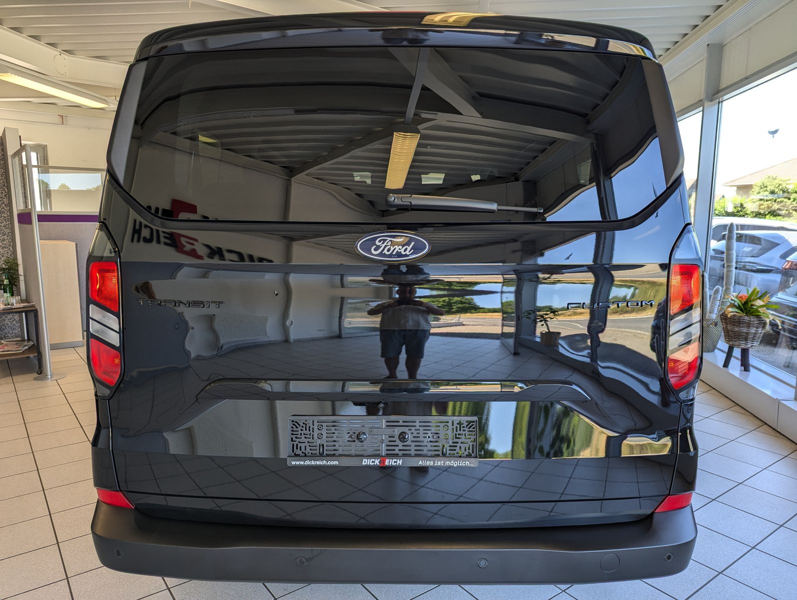 Fahrzeugabbildung Ford Transit Custom 320 L1 Navi 8-Sitze LED Kamera