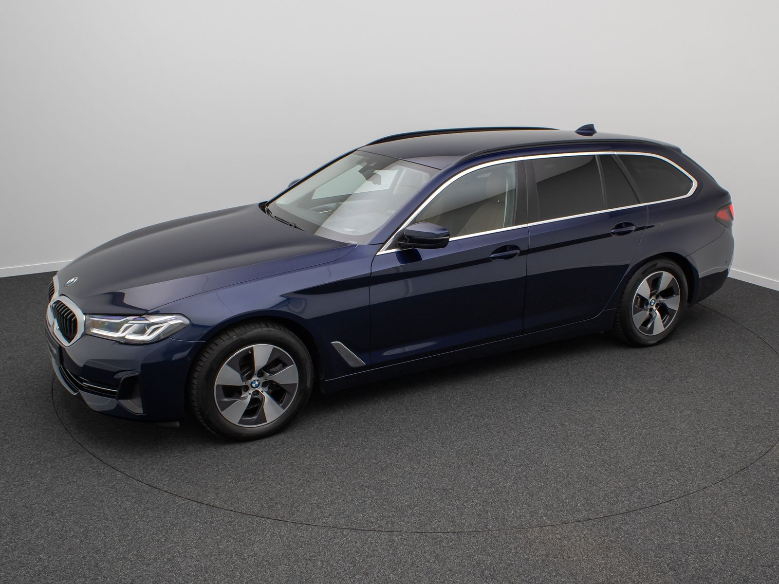 Fahrzeugabbildung BMW 520d xD DAB Kamera HUD Laser H/K Leder Komfort