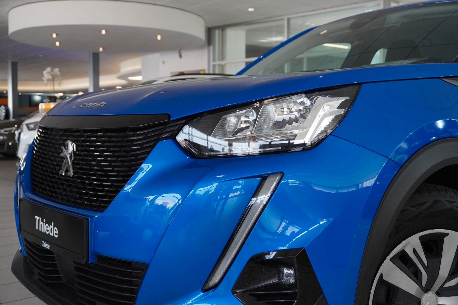 Fahrzeugabbildung Peugeot 2008 1.2 PURETECH NAVI/SHZ/KAMERA/TEMP/DAB+