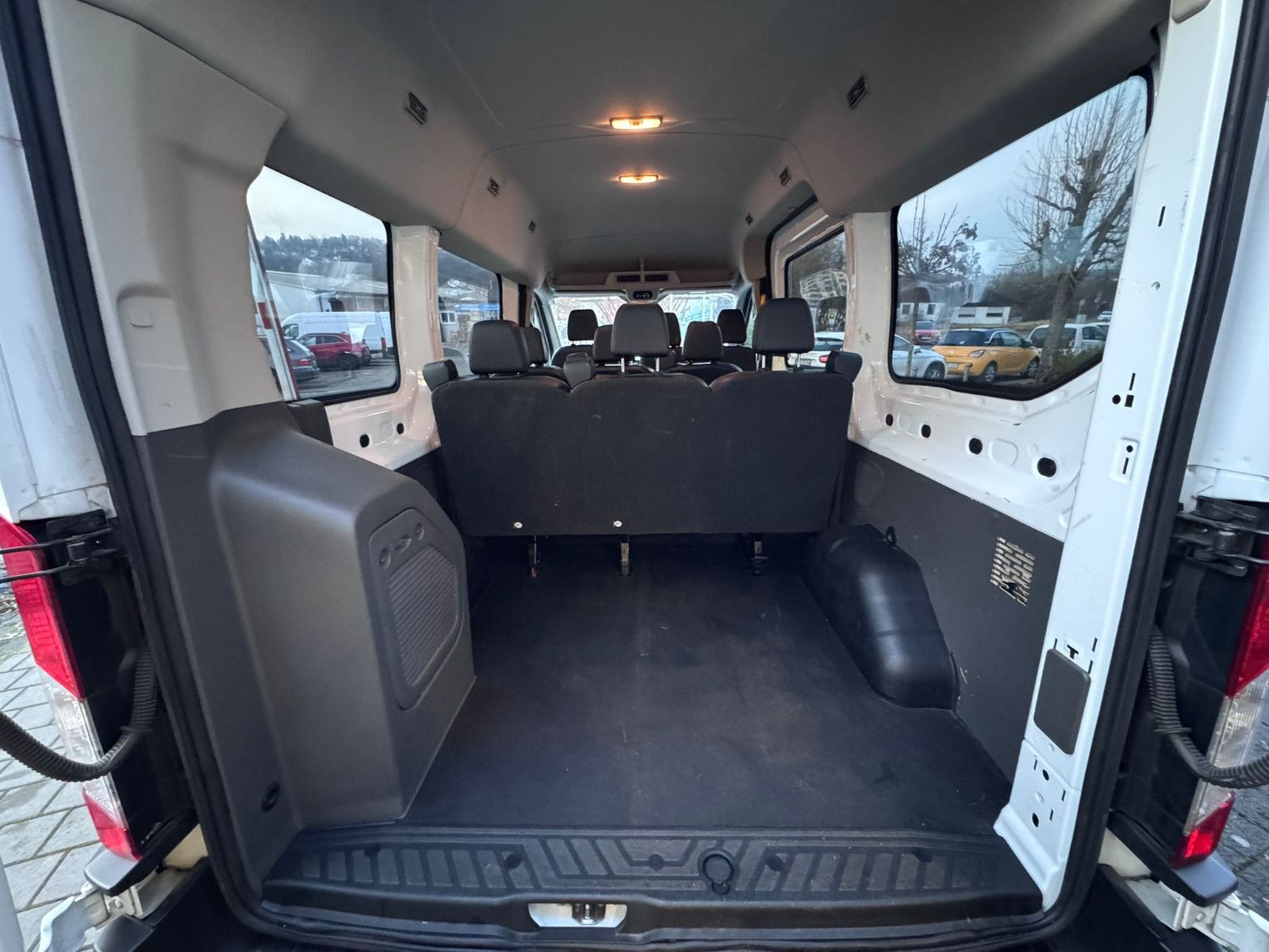 Fahrzeugabbildung Ford TRANSIT 330 L2H2* NAVI*2xKLIMA*LEDER*TEMP
