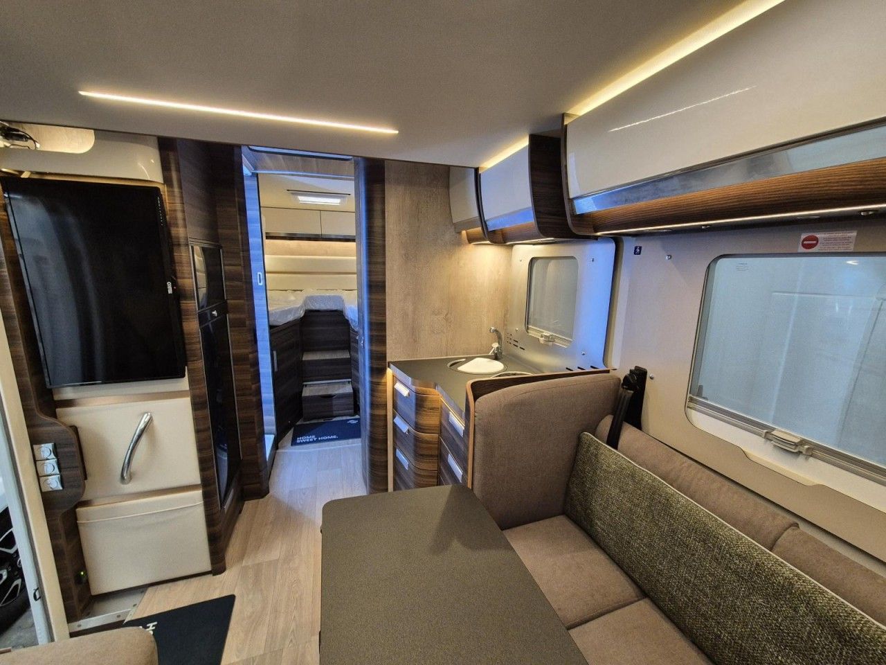 Fahrzeugabbildung Laika ECOVIP L 4009 DS Heavy Klima Radträger Face2Face