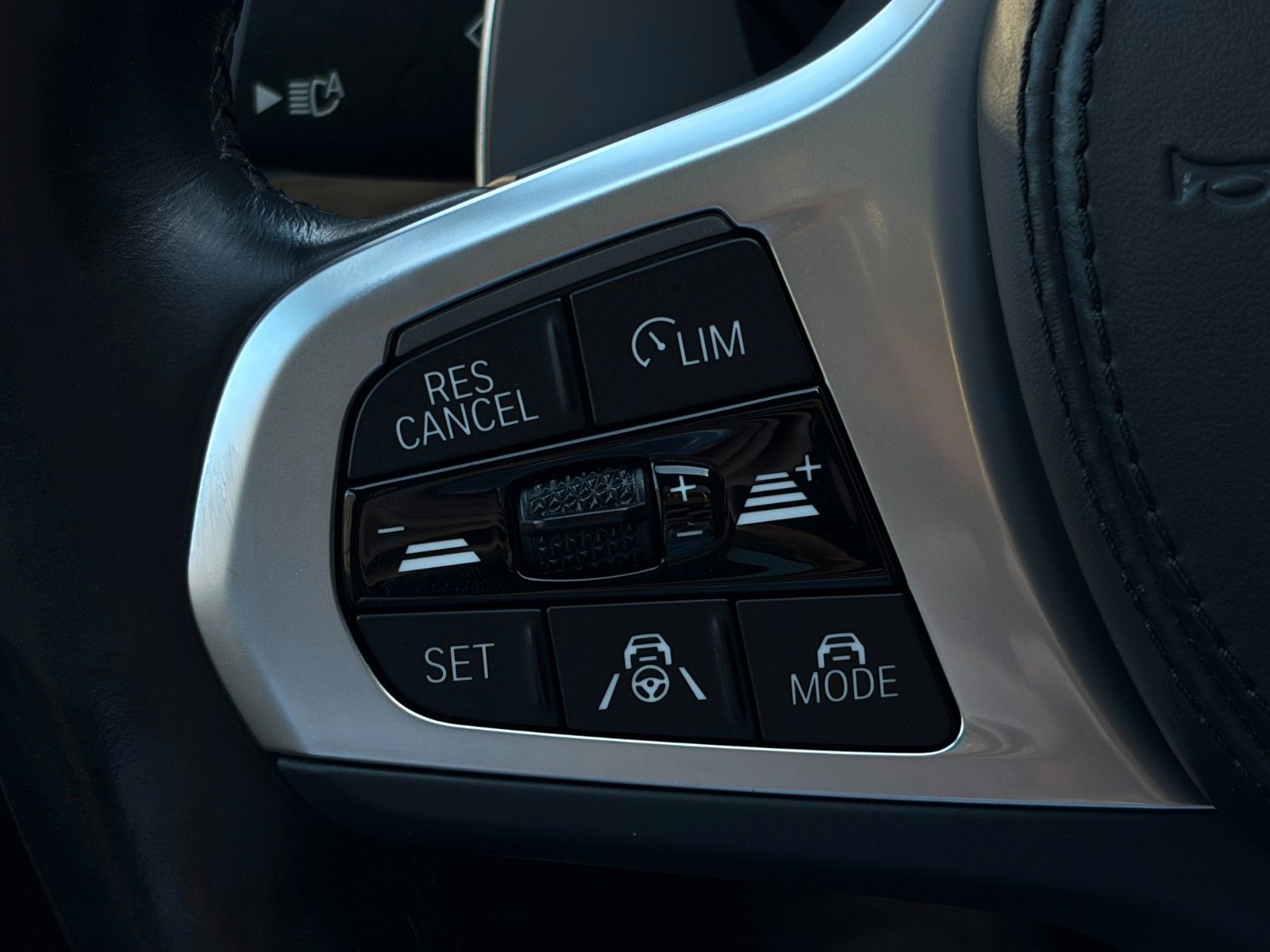 Fahrzeugabbildung BMW M550i xDr GSD Laser HuD 360° DAProf SBL H&K AHK